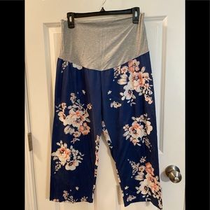 Flowered stretchy maternity pants